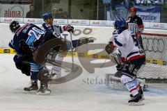 ERC Ingolstadt - Adler Mannheim - Alexander Oblinger und John Laliberte behindern sich gegenseitig - Foto: Jürgen Meyer