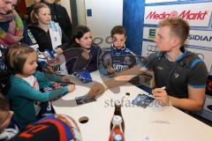 DEL - 2013 - ERC Ingolstadt - EHC Red Bull München - Kinderpressekonferenz mit Torwart Timo Pielmeier (51) und Alexander Oblinger (20)