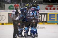 ERC Ingolstadt - Schwenninger Wild Wings - Alexander Oblinger zum Führungstreffer zum 3:2 - Foto: Jürgen Meyer