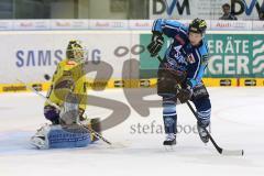 DEL - ERC Ingolstadt - Krefeld Pinguine - PlayOff Viertelfinale - 2. Spiel - Patrick Hager (52) scheitert an Torwart Tomas Duba