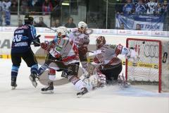 DEL - Playoff Finale - ERC Ingolstadt - Kölner Haie - John Laliberte (15) knapp am Tor Torwart Danny aus den Birken