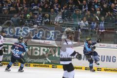 DEL - ERC Ingolstadt - Icetigers Nürberg - rechts Greg Classen (79) trifft zum Ausgleich 4:4 Jubel mit links Jared Ross (42)