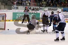 ERC Ingolstadt - Hamburg Freezers - Derek Hahn (43) zum Treffer zum 3:0 - Foto: Jürgen Meyer