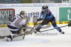 DEL - ERC Ingolstadt - Icetigers Nürberg - Patrick Hager (52)  scheitert an Torwart Tyler Weiman