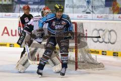 DEL - ERC Ingolstadt - Augsburger Panther - Tyler Bouck (12) schmerzverzerrt am Tor