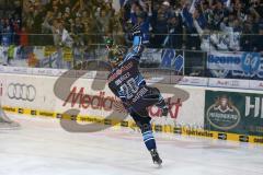 DEL - ERC Ingolstadt - Hamburg Freezers - Alexander Oblinger (20) mit dem 1:0 Tor Jubel bei den Fans