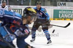 DEL - ERC Ingolstadt - Eisbären Berlin - John Laliberte (15) hinten warst auf den Puck