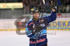 DEL - Playoff Halbfinale - ERC Ingolstadt - Hamburg Freezers - Spiel 2 ist aus Sieg Jubel zu den Fans Patrick Hager (52)