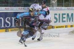 DEL - ERC Ingolstadt - Krefeld Pinguine - John Laliberte (15) im Zweikampf mit Sinan Akdag