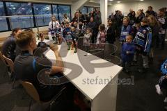 DEL - 2013 - ERC Ingolstadt - EHC Red Bull München - Kinderpressekonferenz mit Torwart Timo Pielmeier (51) und Alexander Oblinger (20)