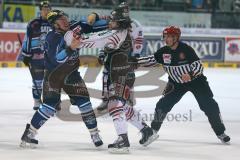 DEL - ERC Ingolstadt - Eisbären Berlin - Schlägerei zwischen Travis Turnbull (71) und Julian Talbot