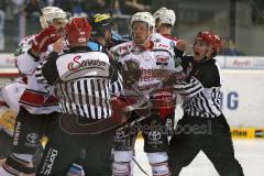 DEL - ERC Ingolstadt - Kölner Haie - PlayOff Finale 2014 - Spiel 2 - Schlägerei, Schiedsrichter gehen dazwischen