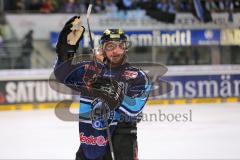 DEL - Playoff Halbfinale - ERC Ingolstadt - Hamburg Freezers - Sieg in der Serie Panther bedanken sich bei den Fans Travis Turnbull (71)