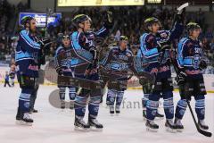 DEL - ERC Ingolstadt - Schwenninger Wild Wings - 11:2 - Die Fans feiern die Panther nach dem Spiel