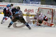 ERC Ingolstadt - Kölner Haie - Derek Hahn scheitert an Torhüter Jury Ziffzer - Foto: Jürgen Meyer