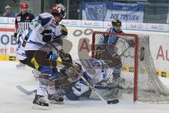 DEL - ERC Ingolstadt - Schwenninger Wild Wings - 11:2 - Jared Ross (42) trifft gegen Torwart Dimitri Pätzold Tor Jubel