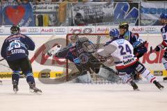 ERC Ingolstadt - Adler Mannheim - Timo Pielmeier pariert einen Schuß - Foto: Jürgen Meyer