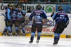 DEL - PlayOff - ERC Ingolstadt - Krefeld Pinguine - Tor Jubel nach einer Minute Thomas Greilinger (39)  mitte