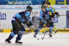 DEL - ERC Ingolstadt - Krefeld Pinguine - PlayOff Viertelfinale - 2. Spiel - Ziga Jeglic (13) am Puck und links Thomas Greilinger (39)