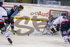 ERC Ingolstadt - Adler Mannheim - Im entscheidenden Moment bricht der Schläger von Alexander Oblinger - Foto: Jürgen Meyer