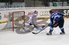 ERC Ingolstadt - EHC Red Bull München - Eddy Rinke-Leitans mit dem Treffer zum 4:0 - Foto: Jürgen Meyer