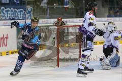 DEL - ERC Ingolstadt - Krefeld Pinguine - Tor zum 2:0, links Derek Hahn (43) jubelt