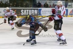 DEL - ERC Ingolstadt - Kölner Haie - links Björn Barta (33) kämpft um de Puck