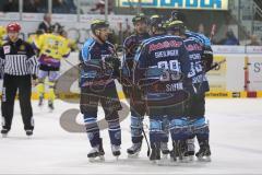 DEL - ERC Ingolstadt - Krefeld Pinguine - PlayOff Viertelfinale - 2. Spiel - Patrick Köppchen (55) erzielt das 5:0 Jubel Tor mit links Travis Turnbull (71) und rechts Thomas Greilinger (39)