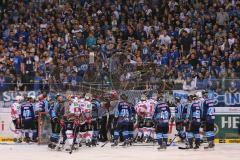 DEL - Playoff Finale - ERC Ingolstadt - Kölner Haie - Spiel ist aus, Overtime Tor für Köln im 4. Drittel, Schlägerei aller Spieler vor den Ingolstädter Fans