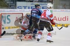 DEL - Playoff Finale - Spiel 4 - ERC Ingolstadt - Kölner Haie - Travis Turnbull (71) knapp am Tor von Danny aus den Birken