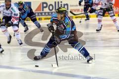 DEL - ERC Ingolstadt - Eisbären Berlin - Patrick Hager im Spielaufbau. Foto: Adalbert Michalik