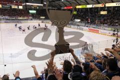 DEL - Playoff Finale - ERC Ingolstadt - Kölner Haie - Fans Jubel Pokal