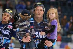 DEL - ERC Ingolstadt - Hamburg Freezers - Derek Hahn (43) mit seinen Kindern