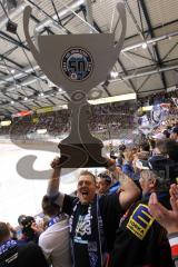 DEL - Playoff Finale - ERC Ingolstadt - Kölner Haie - Fans Jubel Pokal