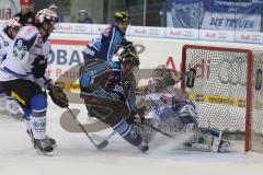 DEL - ERC Ingolstadt - Schwenninger Wild Wings - 11:2 - Jared Ross (42) trifft gegen Torwart Dimitri Pätzold Tor Jubel