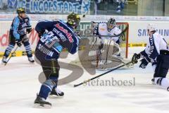 DEL - Playoff Halbfinale - ERC Ingolstadt - Hamburg Freezers - Thomas Greilinger (39) zielt über das Tor