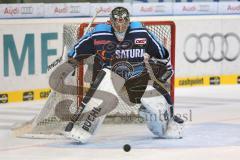 DEL - ERC Ingolstadt - Nürnberg IceTigers - Torwart Timo Pielmeier (51) wehr einen Puck ab