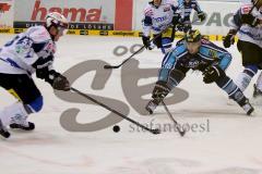 ERC Ingolstadt - Schwenninger Wild Wings -Jakub Ficenec mit einem Schlagschuß -  Foto: Jürgen Meyer