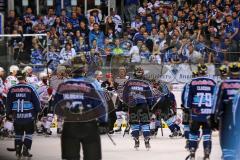 DEL - Playoff Finale - ERC Ingolstadt - Kölner Haie - Spiel ist aus, Overtime Tor für Köln im 4. Drittel, Schlägerei aller Spieler vor den Ingolstädter Fans