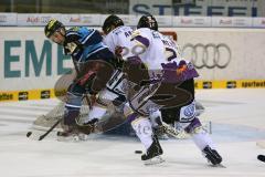 DEL - ERC Ingolstadt - Krefeld Pinguine - Derek Hahn (43)  scheitert am Tor, Puck hinten