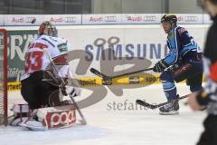 DEL - ERC Ingolstadt - Kölner Haie - knapp am Tor, Robert Sabolic (25) rechts