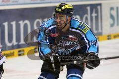 DEL - ERC Ingolstadt - Kölner Haie - Derek Dinger (47)  verbissen am Gegner