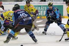 DEL - PlayOff - ERC Ingolstadt - Krefeld Pinguine - Tyler Bouck (12) sieht den Puck unter sich nicht