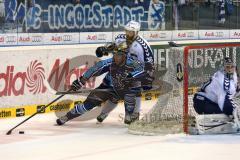 DEL - Playoff Halbfinale - ERC Ingolstadt - Hamburg Freezers - Robert Sabolic (25) umfährt das Tor