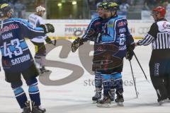 DEL - ERC Ingolstadt - Schwenninger Wild Wings - Tor Jubel Michel Périard (6) und Travis Turnbull (71) und Derek Hahn (43) kommt dazu