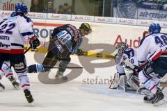 ERC Ingolstadt - Adler Mannheim - Im entscheidenden Moment bricht der Schläger von Alexander Oblinger - Foto: Jürgen Meyer