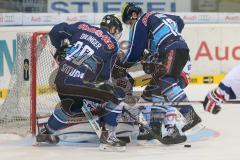 DEL - ERC Ingolstadt - Adler Mannheim - Tyler Bouck (12) und Alexander Oblinger (20) kommen am Torwart Felix Brückmann nicht vorbei