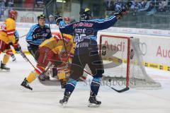 DEL - 2013/2014 - ERC Ingolstadt - Düsseldorf EG - Robert Sabolic (25) nimmt Mass und trifft zum 1:0 Tor Jubel. Torwart DEG Stefan Ridderwall hat keine Chance