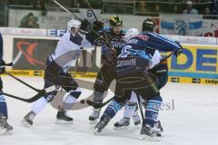 DEL - Playoff Halbfinale - ERC Ingolstadt - Hamburg Freezers - Travis Turnbull (71) am Tor in Bedrängnis