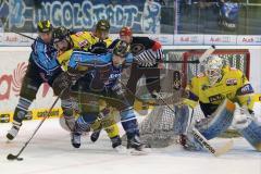 DEL - ERC Ingolstadt - Krefeld Pinguine - PlayOff Viertelfinale - 2. Spiel - John Laliberte (15) knapp am Tor wird verfolgt, rechts Torwart Tomas Duba